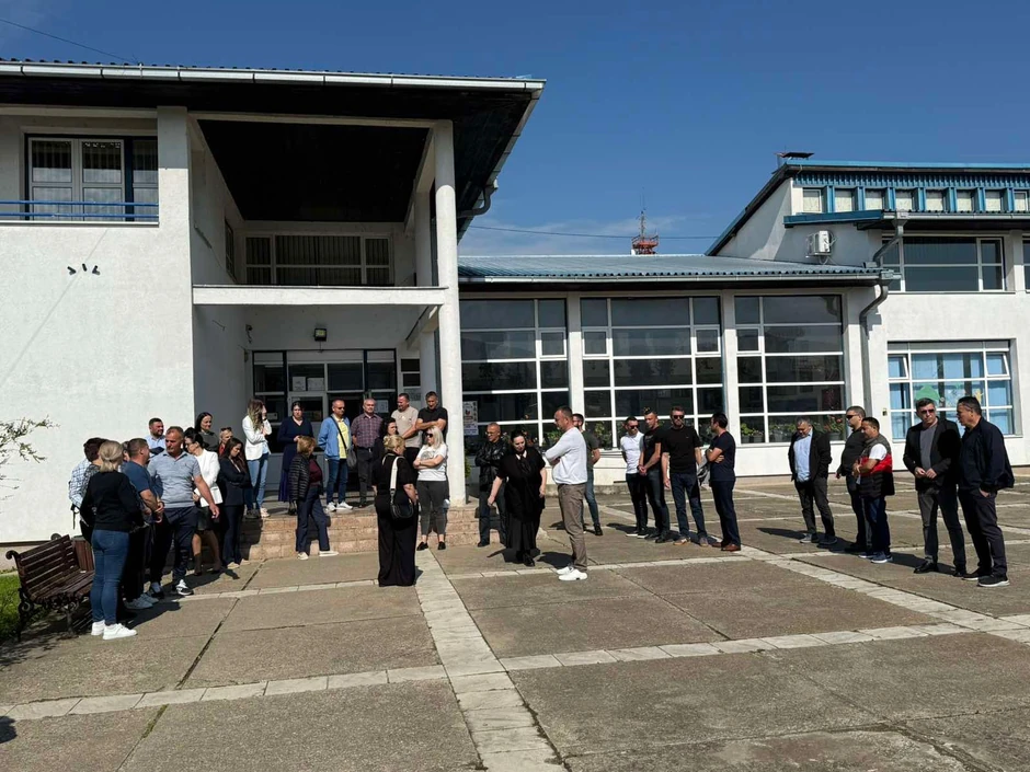 Protest radnika u OŠ "Sveti Sava" u Sušici 