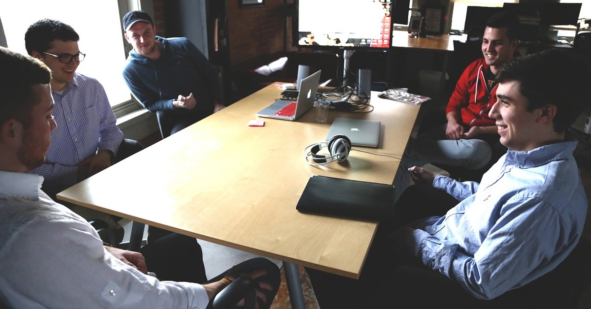 Ruszył pilotaż skróconego czasu pracy. W ostatniej chwili wpadła część firm