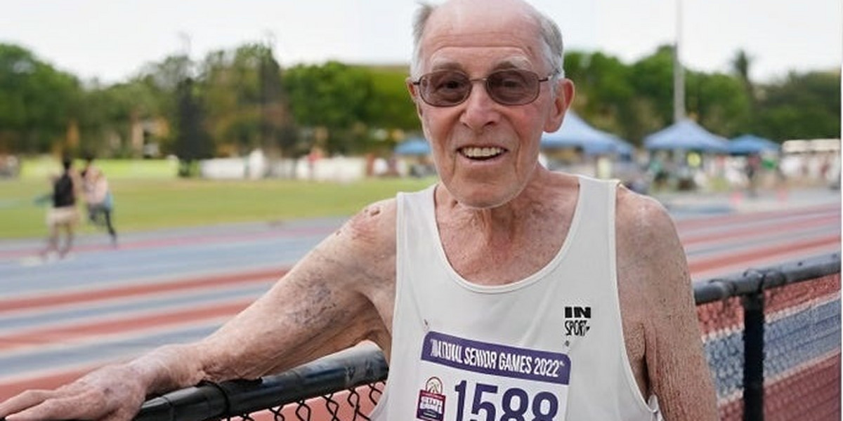 Richard Soller, lat 96, bierze udział w biegach na 5 km z innymi sportowcami powyżej 90. roku życia. 