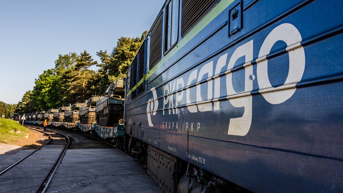 18 grudnia rozpocznie się strajk generalny w PKP Cargo. Protest rozpocznie się od Zakładu Śląskiego i Zakładu Wschodniego. Następnie strajk obejmie Zakład Południowy i Zakład Północny. Trwający od początku roku spór ma kilka przyczyn. Kolejarze domagają się m.in. podwyżek i gwarancji utrzymania stanowisk pracy po restrukturyzacji i przeniesieniu pracowników do nowej siedziby w Katowicach.