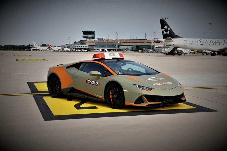 Lamborghini Huracan Evo jako auto Follow Me