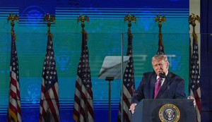 Predsednik Donald Tramp govori na Nacionalnom memorijalu Maunt Rašmor u petak, 3. jula 2026. godine, blizu Kistouna u Južnoj Dakoti. 
