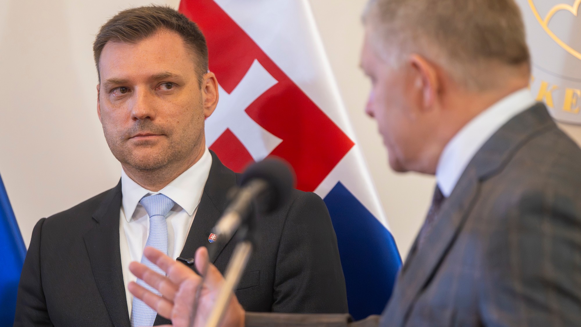 V popredí predseda vlády SR Robert Fico a v pozadí podpredseda vlády SR a minister životného prostredia SR Tomáš Taraba. 