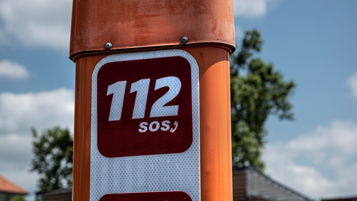 Papot hívott a 112-n egy nő, akit nem gyóntattak meg: itt egy újabb remek hangfelvétel a diszpécserek mindennapjaiból