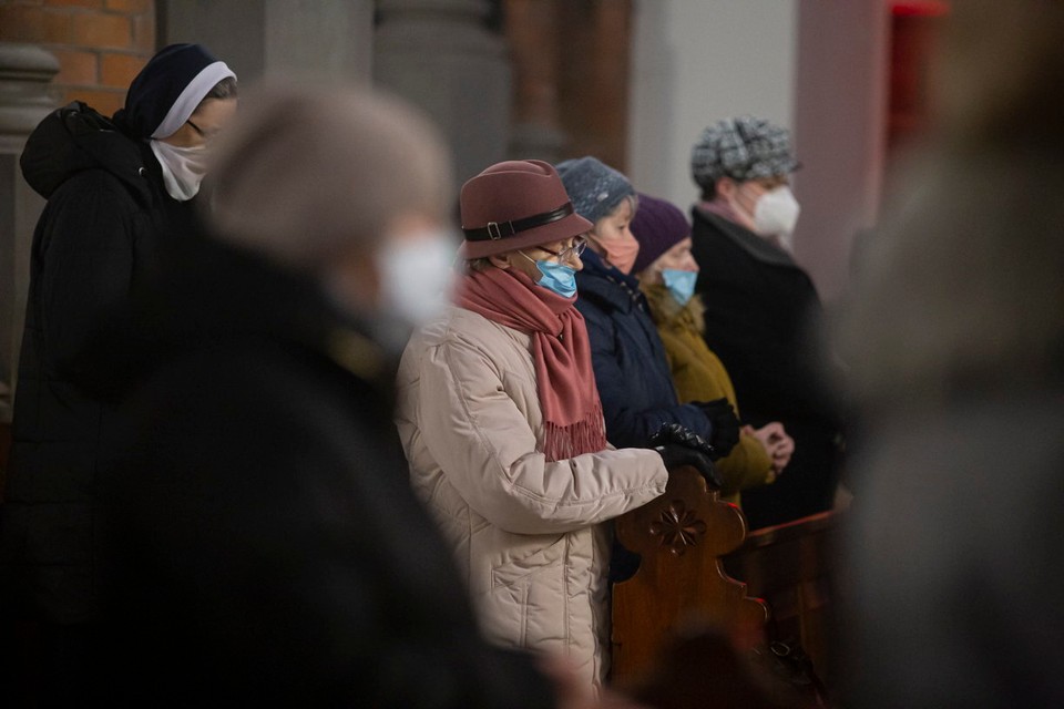 Białystok. Wierni podczas rezurekcji w Kościele Farnym