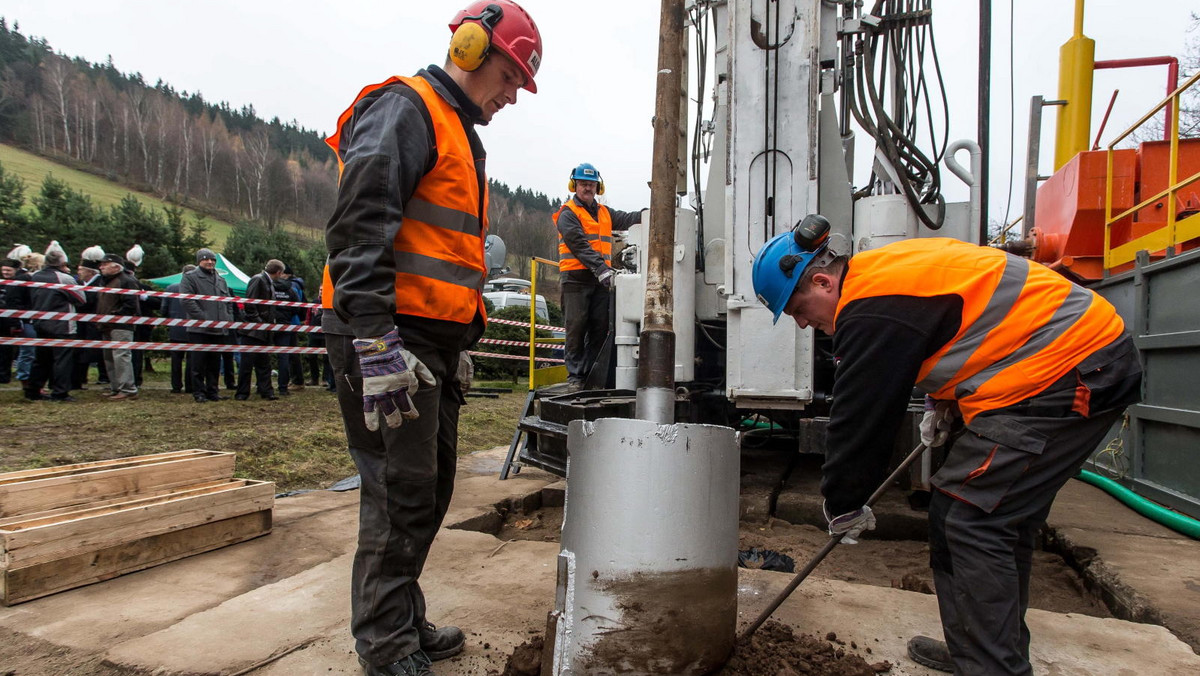 Ponad 100 mln dolarów to szacunkowy koszt uruchomienia kopalni węgla koksującego w okolicach Nowej Rudy (Dolnośląskie). We wtorek w miejscowości Ludwikowice Kłodzkie przeprowadzono pierwsze odwierty poszukiwawcze.