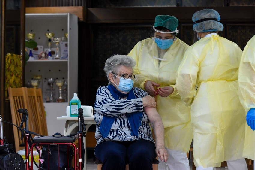 Dušica Kovačević, takođe pukovnik u peniji, priimila je vakcinu odmah posle svog supruga 