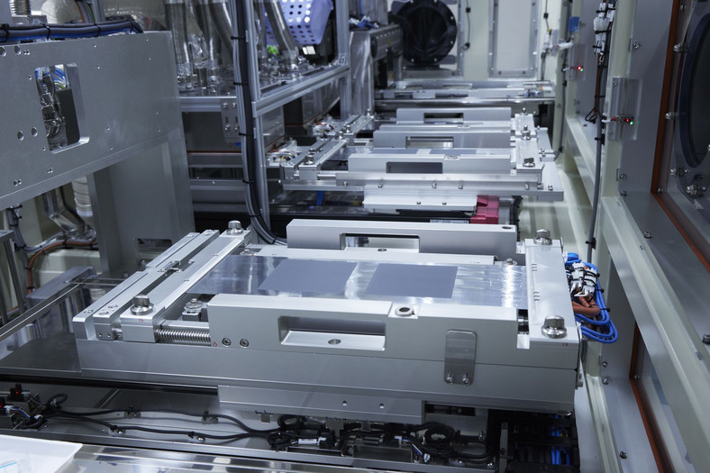 Nissan prezentuje prototypową fabrykę akumulatorów ze stałym elektrolitem