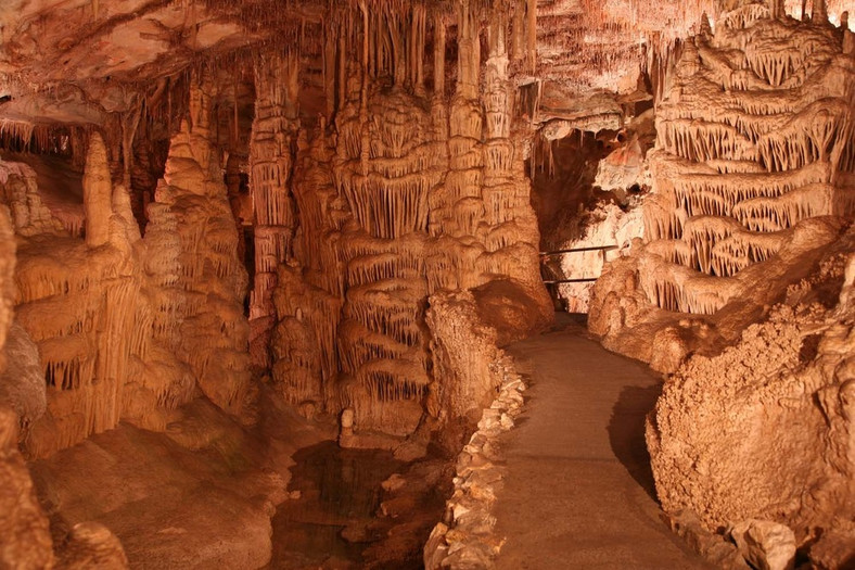 Lehmann Caves