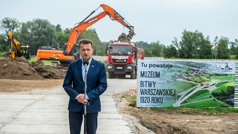 Mariusz Błaszczak ogłasza rozpoczęcie budowy Bitwy Warszawskiej w Ossowie