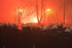 Blisko pół tysiąca osób wylegitymowanych w sobotę wieczorem przed stadionem Legii Warszawa
