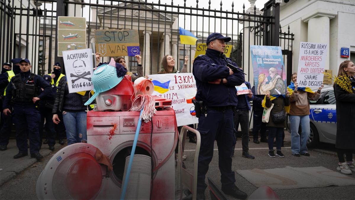 Demonstracja pod ambasadą Federacji Rosyjskiej, 13 kwietnia 2022 r.