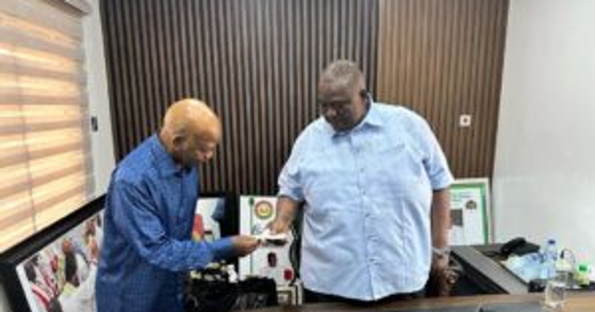 Arthur Eze donates N100m to Ohanaeze - Vimarsana News