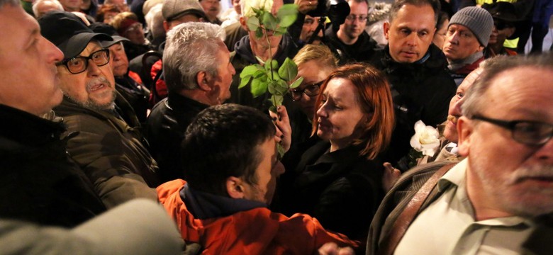 Szef MSWiA: To ludzie chorzy z nienawiści próbowali zablokować miesięcznicę