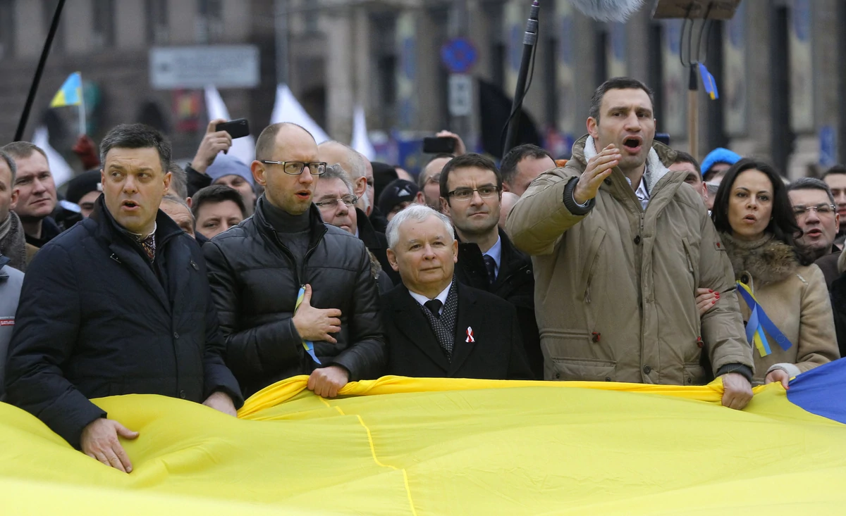 Нуланд на Майдане. Кличко Тягнибок Яценюк. Тягнибок+Качиньский. Майдан кто был президентом