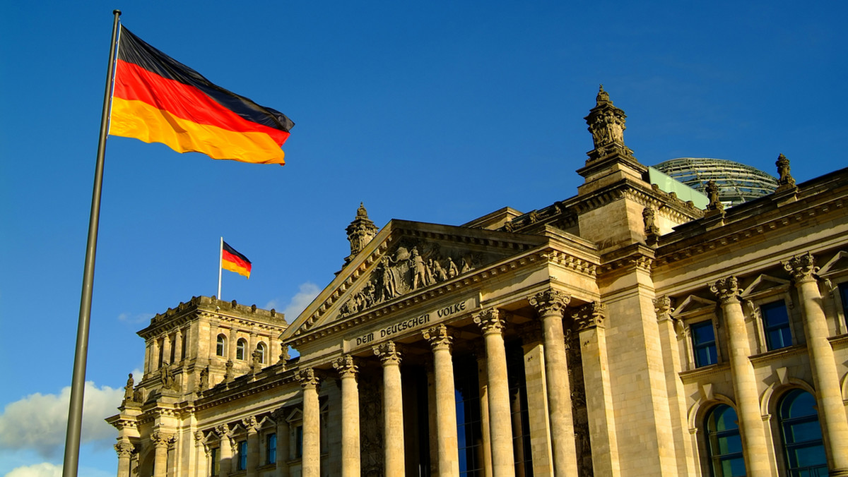 Niemieckie Ubezpieczenie Emerytalno-Rentowe korzysta na napływie cudzoziemców do Niemiec. Zasilają go imigranci z takich krajów jak Polska, dla których w 2011 roku Niemcy otworzyły rynek pracy.