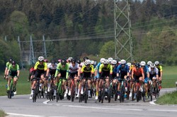 Kolarski peleton dziesiątkowany przez zarażenia koronawirusem