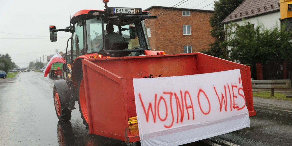 Rolnicy zapowiadają blokady w środę w kilkudziesięciu miejscach w całym kraju.