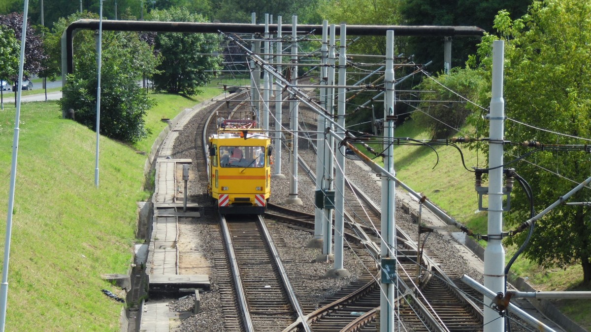 Zarząd Transportu Miejskiego ogłosił przetarg na wykonanie badania stanu infrastruktury torowej tramwajowej w stolicy Wielkopolski. Jak wyjaśniają urzędnicy, celem badania jest kompleksowa ocena torów tramwajowych, sieci trakcyjnej i innych elementów infrastruktury.