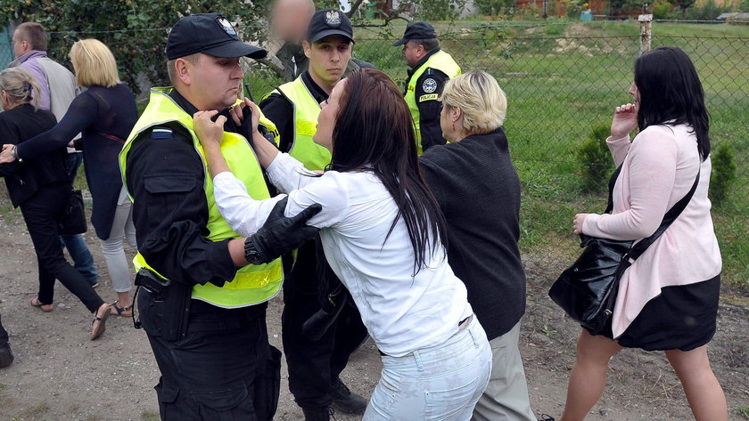 Policjant zastrzelił kierowcę. Przepychanki podczas wizji lokalnej