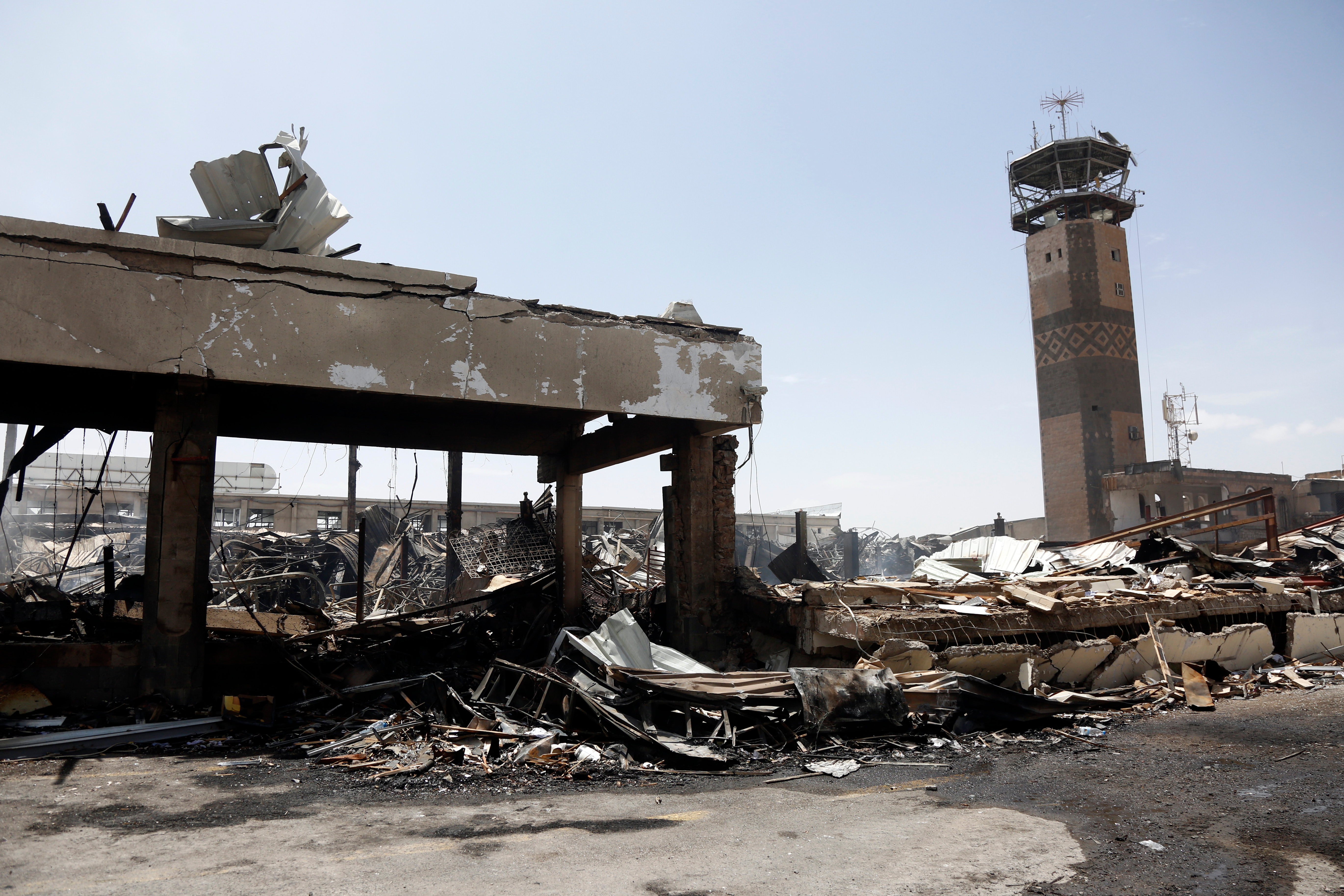 Israel bombardea puertos de Yemen en represalia a hutíes