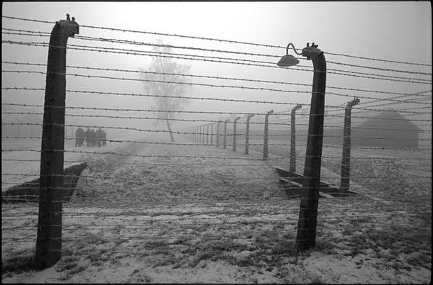 WYRÓŻNIENIE Auschwitz Birkenau - 60 lat później Autor_Jacenty Dędek_02