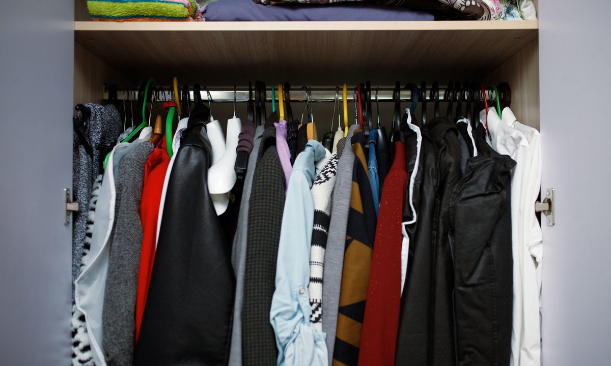 Zapomniany strój wraca na salony. Kiedyś nosiło się go tylko po domu