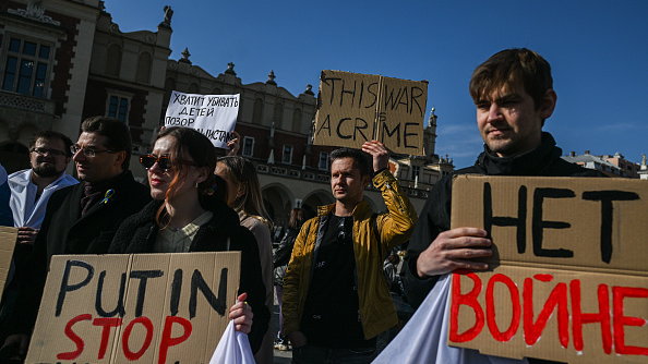 Rosjanie w Krakowie protestują przeciwko wojnie