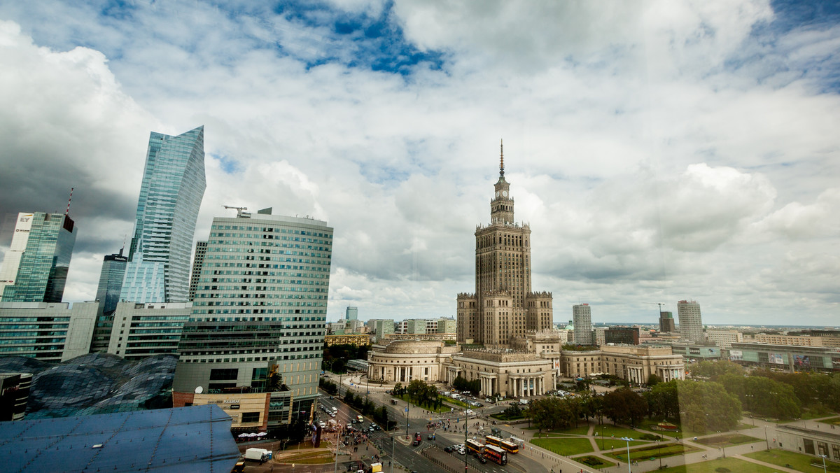 Tak zawana afera reprywatyzacyjna nie wybuchła po tym, jak znaleziono zwęglone zwłoki Jolanty Brzeskiej na Kabatach, ale po ujawnieniu, że zreprywatyzowano kawałek parkingu w centrum Warszawy wart 160 mln złotych. Do wyobraźni polskiej opinii publicznej bardziej trafia wizja "przekrętów" na gigantyczne pieniądze niż dramaty dziesiątek tysięcy lokatorów z mieszkań komunalnych – mówi prawniczka Beata Siemieniako w rozmowie z Onetem.