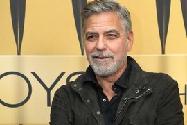 Ma, da li je DŽORDŽ KLUNI OSTARIO PREKO NOĆI? Svet s TUGOM I BOLOM gleda u NOVO ISPIJENO LICE nekad najvećeg zavodnika Holivuda: Stavio i šešir i samo POGORŠAO STVAR