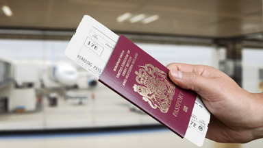 59-letni mężczyzna przeszedł odprawę z paszportem swojego 15-letniego syna