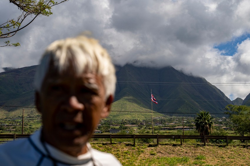 Zastava Havaja u parku Launiupoko u Lahajni