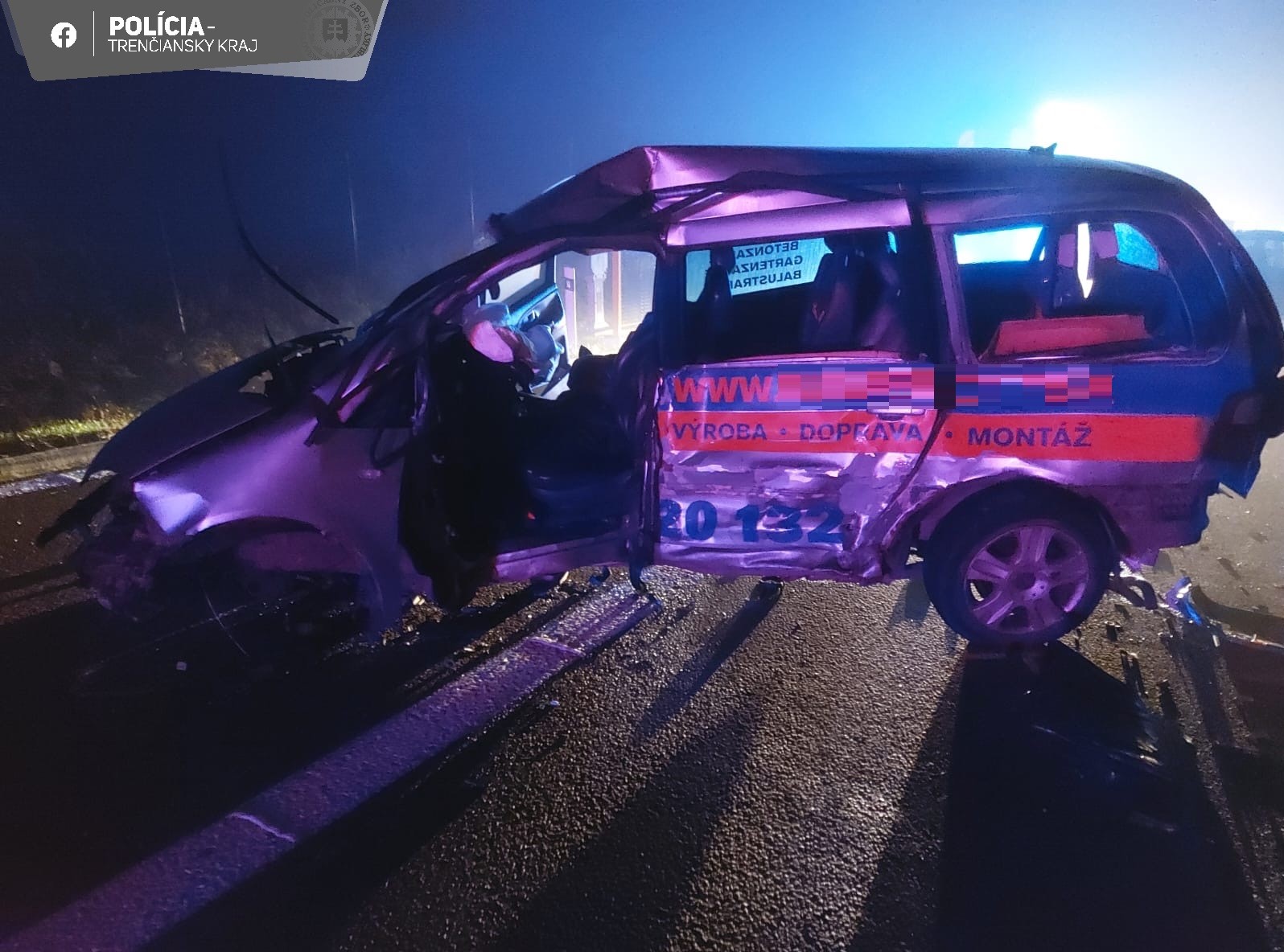 Na diaľnici D1 došlo k hromadnej dopravnej nehode 3 osobných motorových vozidiel a mikrobusu.