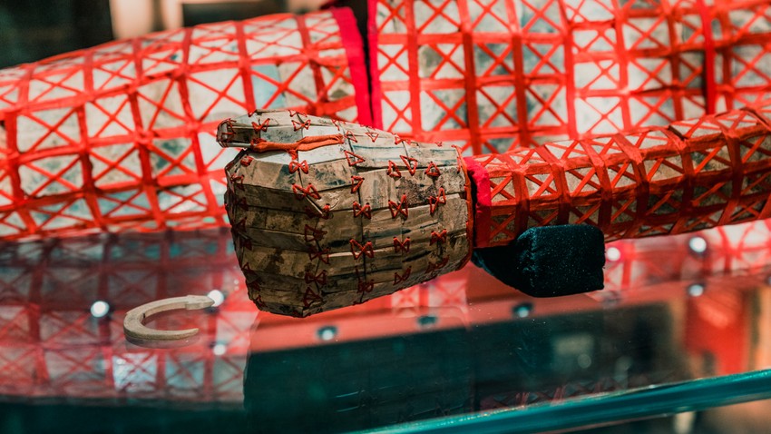 Deo ruke od žada sa bakarnim koncem