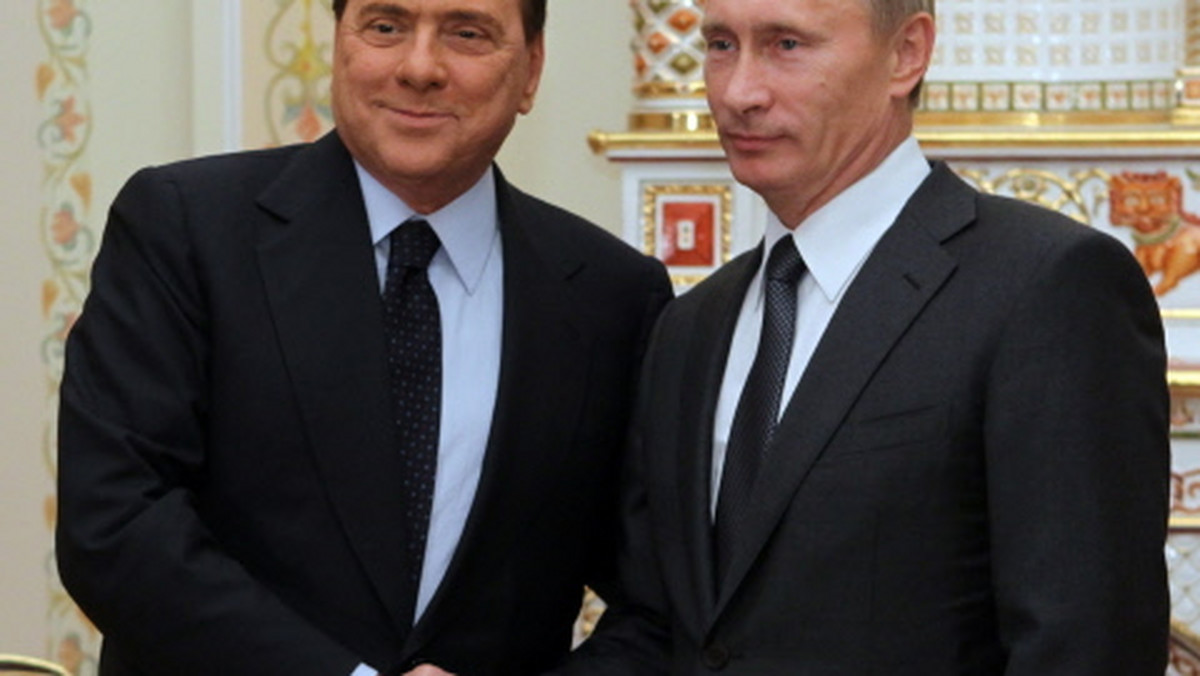 Premier Włoch Silvio Berlusconi udaje się w piątek z prywatną wizytą do Sankt Petersburga z okazji 58. urodzin szefa rosyjskiego rządu Władimira Putina. Według włoskich mediów miejsce przyjacielskiego spotkania obu premierów utrzymywane jest w tajemnicy.