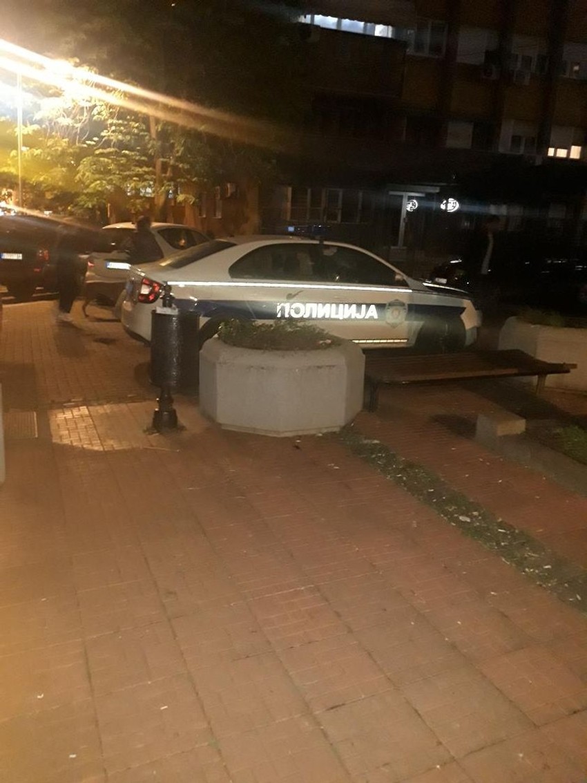 Policija ispred škole gde je gol pao na dečaka