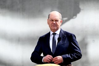 Kanclerz Scholz rozmawiał telefonicznie z prezydentem Ukrainy o wojnie i pomocy humanitarnej