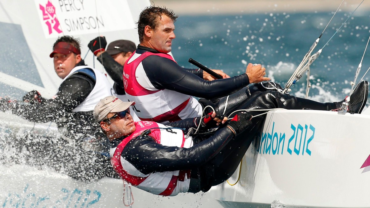 Mateusz Kusznierewicz i Dominik Życki dopłynęli na czwartym miejscu szóstej rundy rywalizacji w żeglarskiej klasie Star podczas igrzysk olimpijskich w Londynie. Pozwoliło im to awansować w klasyfikacji generalnej na piąte miejsce.