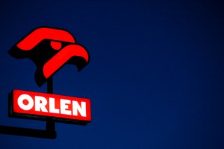Orlen notuje spadki na giełdzie. W tle wyniki finansowe
