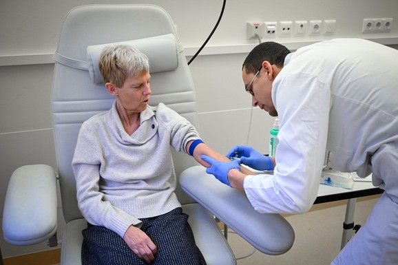 ZARAĐIVAO 20.000 FRANAKA MESEČNO POMAŽUĆI LJUDIMA DA UMRU Ispovest negovatelja otkriva mračnu stranu "turizma smrti" u Švajcarskoj