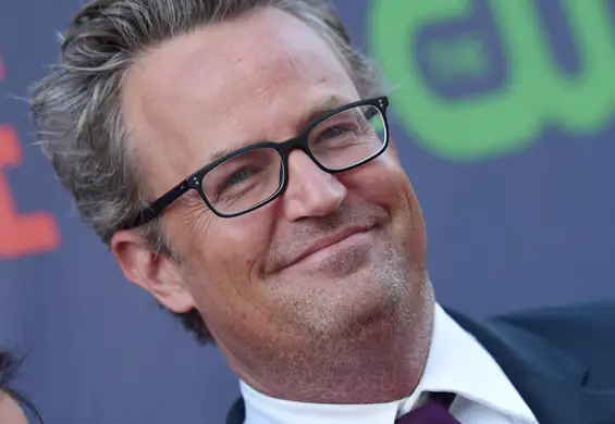 Matthew Perry przeżywa kolejny kryzys? Hotel, bary i szpital - co dziś dzieje się z gwiazdą serialu "Przyjaciele"