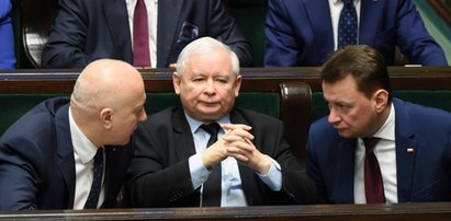 Partia rządząca w opałach. Opozycja rośnie w siłę