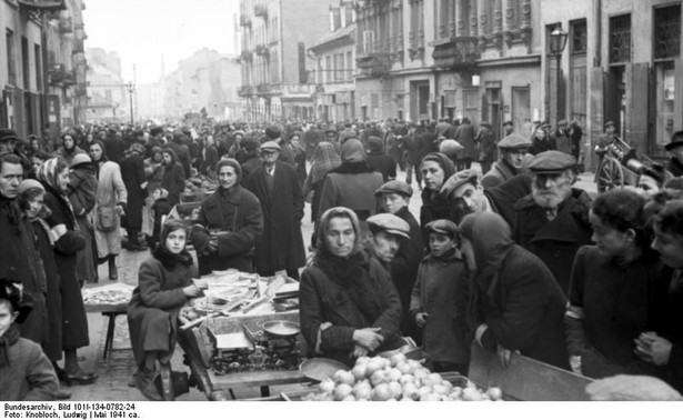 Getto warszawskie, ulica Smocza (fot. Bundesarchiv, Bild 101I-134-0782-24 / Knobloch, Ludwig / CC-BY-SA 3.0)