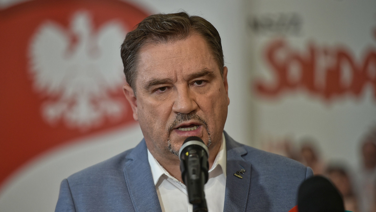 Szef "Solidarności" Piotr Duda skomentował zapowiedź prezydenta o złożeniu w Senacie projektu postanowienia o zarządzeniu referendum ogólnokrajowego ws. zmian w konstytucji. - To wielki ukłon w kierunku Polaków – mówił.