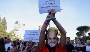 Protest u Tirani, Albanija