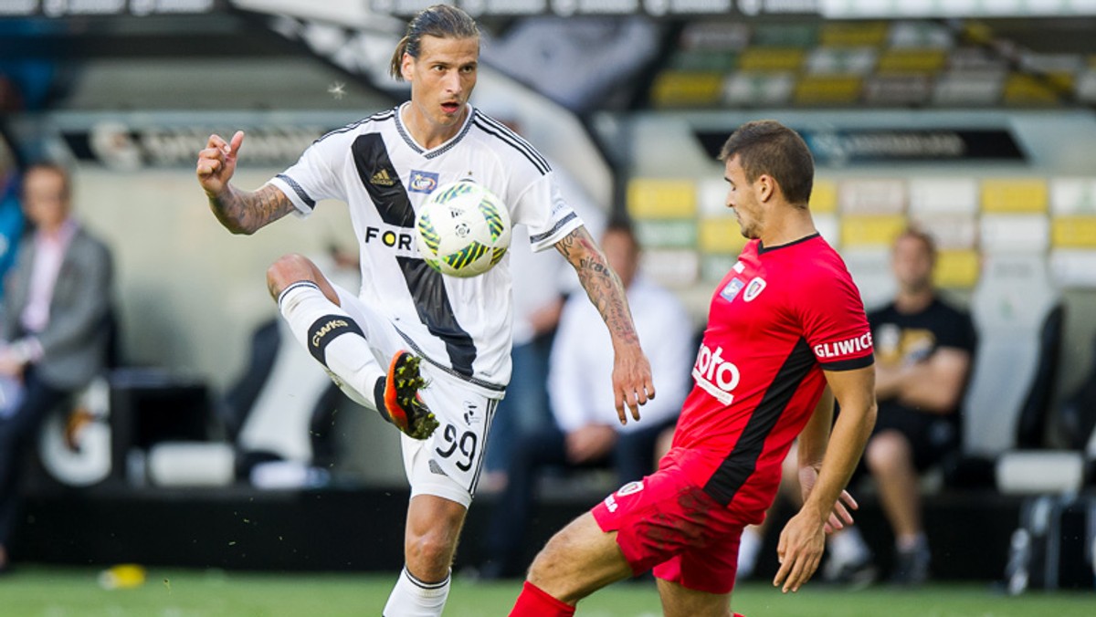 Legia Warszawa i Piast Gliwice dały w 4. kolejce widowisko takie, jakiego można spodziewać się po ligowych przeciętniakach. Ósma w tabeli drużyna ze stolicy z będącą dwa miejsca niżej ekipą z Górnego Śląska zremisowała bezbramkowo po meczu nudnym, bezbarwnym, pozbawionym nie tylko goli, ale też dogodnych sytuacji bramkowych.