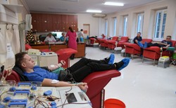 Tłumy gdańszczan oddają krew dla prezydenta Adamowicza. "Jesteśmy bardzo wdzięczni za dar"