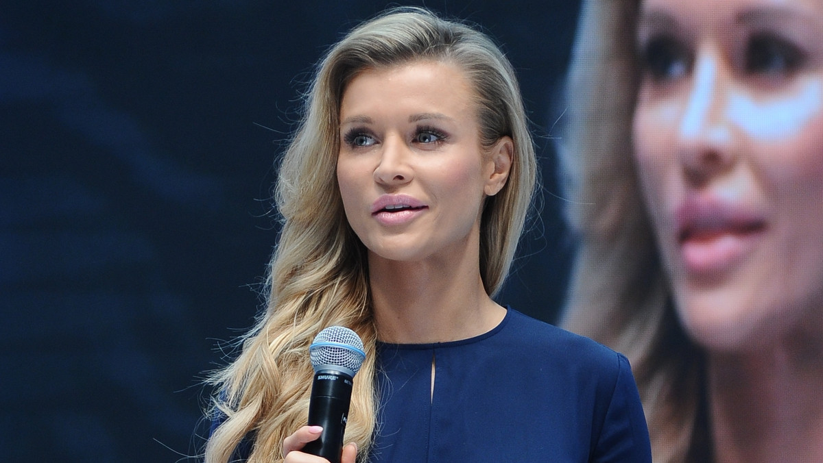 Joanna Krupa w grzecznej stylizacji