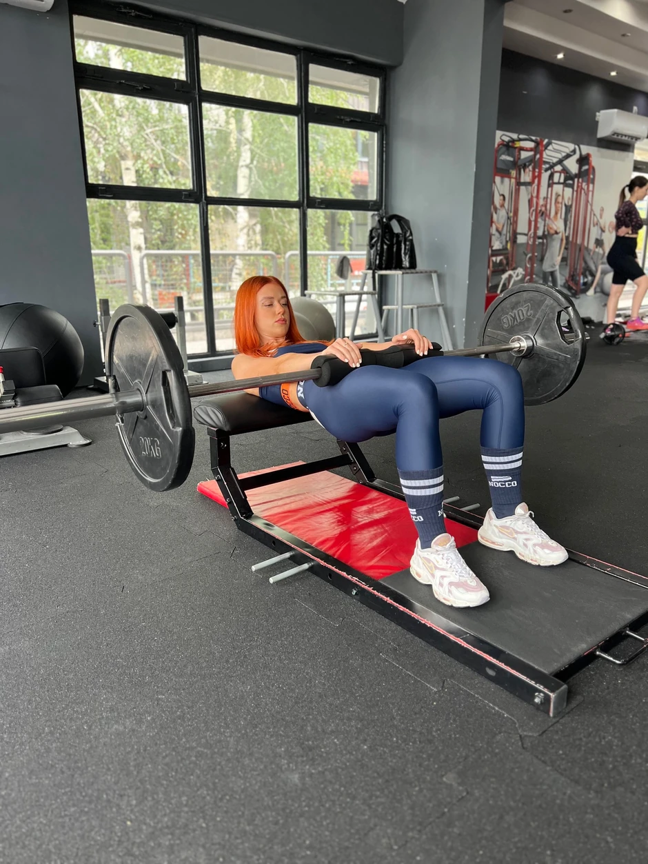 Podizanje karlice je najvažnija vežba za aktivaciju gluteusa