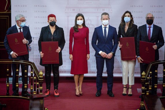 Królowa Letizia podczas ceremonii wręczenia nagród dziennikarskich Luisa Carandella w Madrycie